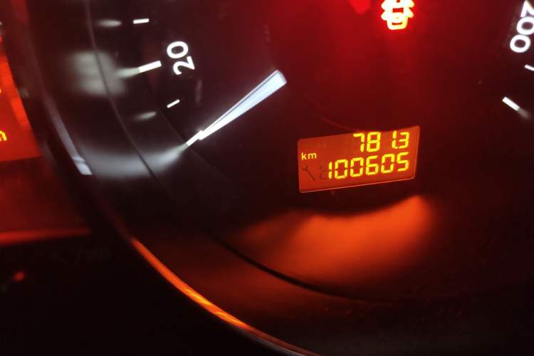 Used Peugeot 3008 2016 2.0L Automatic Standard Edition Odometer Close Up