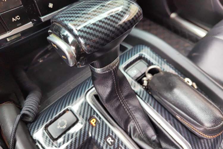 Used GAC Trumpchi GS8 2017 320T Two-Wheel Drive Luxury Smart Connectivity Version (7 Seats) Gear Lever