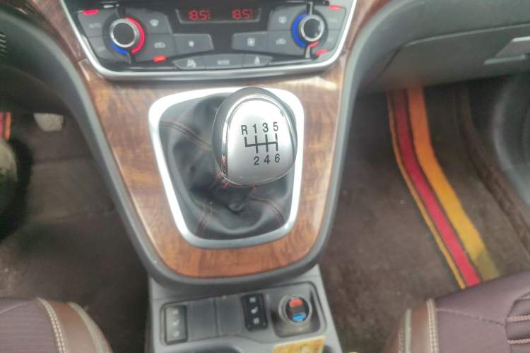 Used Haval H6 2017 Red-Label Sport Edition 1.5T Manual Two-Wheel Drive Elite Model Gear Lever