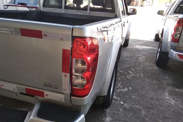 Used Great Wall Wingle 5 2017 2.0T European-spec Diesel Two-Wheel-Drive Entry-Level Big Double-Cab GW4D20D
