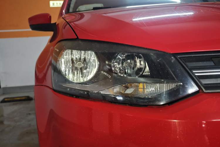 Used Volkswagen Polo 2013 1.4L Automatic Comfort Edition Right Front Headlight