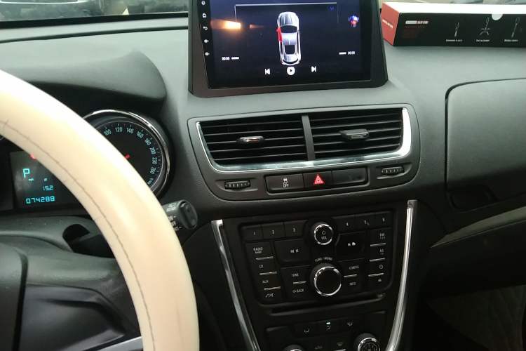 Used Buick Encore 2015 1.4T Automatic Two-Wheel Drive Urban Elite Version Audio And AC Panel