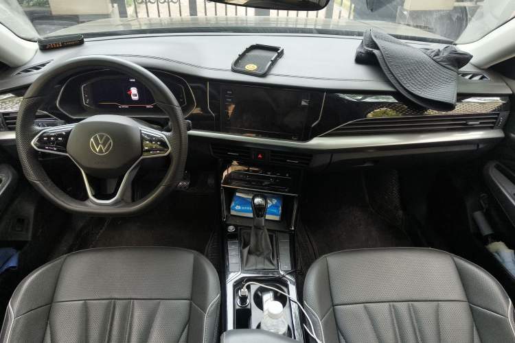 Used Volkswagen Passat 2024 380TSI Elite Edition Center Console