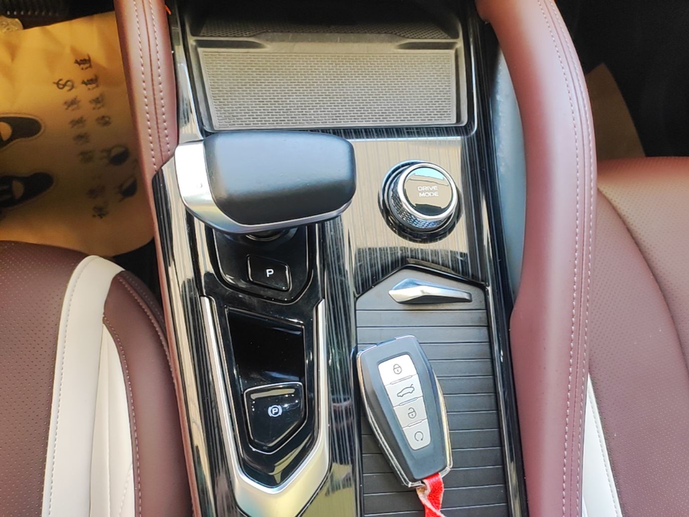 Geely Auto Monjaro L 2021 2.0TD DCT EVO Two-Wheel Drive Smart Luxury Version — снимка 16