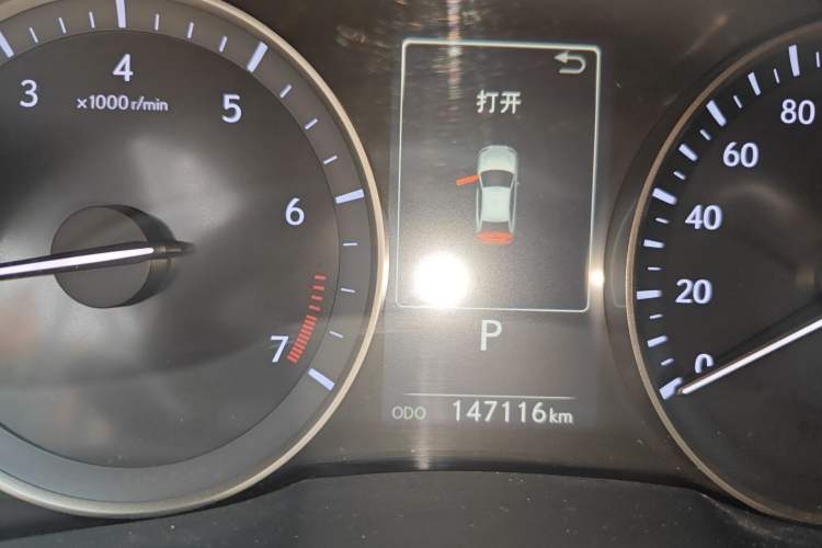 Used Lexus ES 2015 200 Elite Edition Odometer Close Up