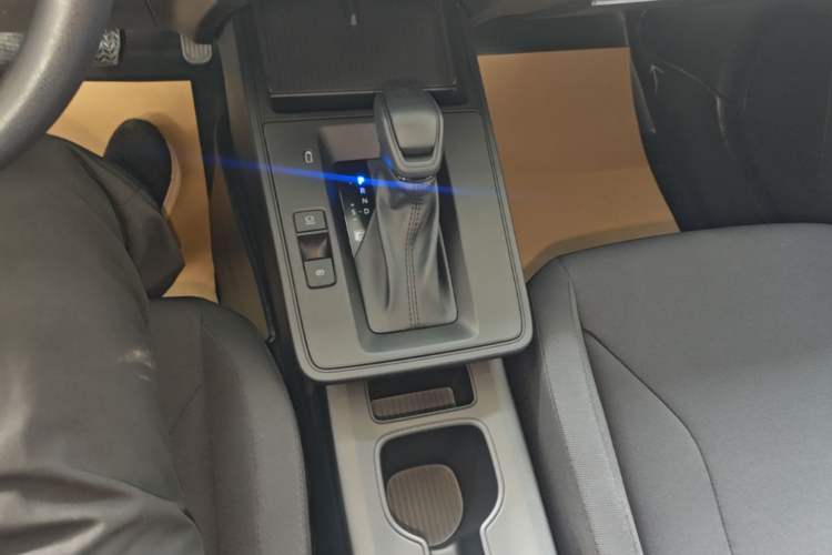 Used Toyota Corolla Cross 2026 Model 2.0L Smart Electric Hybrid Dual-Engine Pioneer Edition
