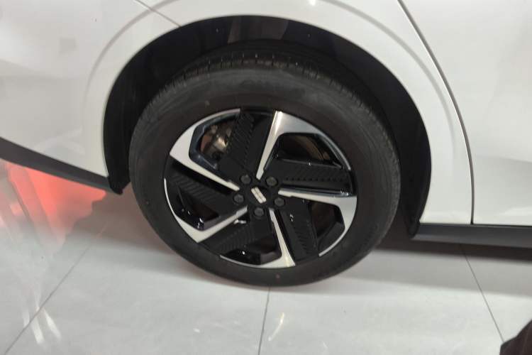 Used Geely Galaxy L6 2025 EM-i 140km Starship Edition Right Rear Wheel Hub