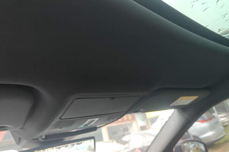 Used Land Rover Range Evoque 2020 249 PS R-DYNAMIC SE Sport Technology Edition Headliner