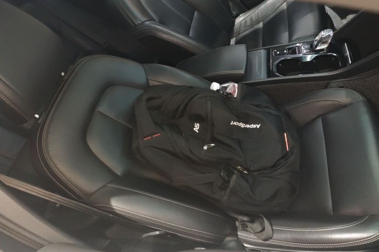 Used Volvo XC40 2020 T4 Four-Wheel Drive Smart Luxury Edition Right Front Seat