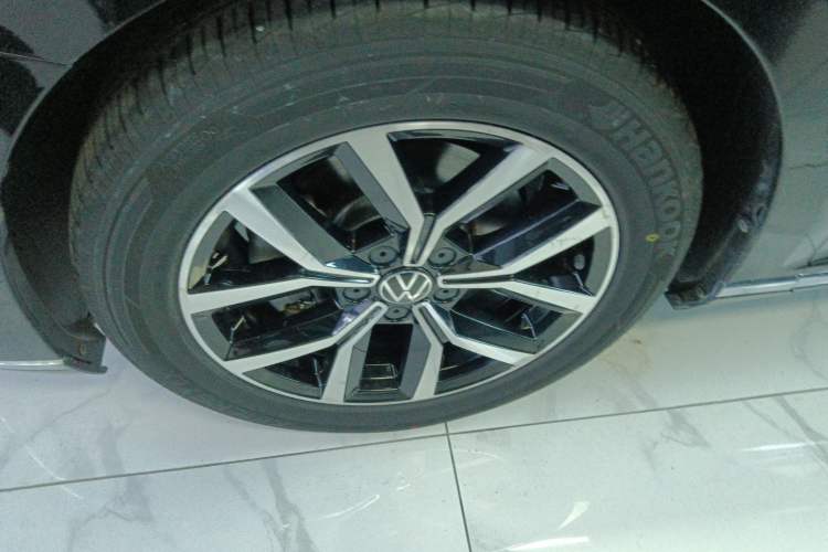 Used Volkswagen Magotan 2020 330TSI DSG Leading Model Left Front Wheel Hub