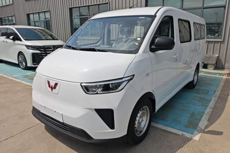 Used Wuling Yangguang 2026 Model, 440km Bus Comfort Edition, 6 Seats
