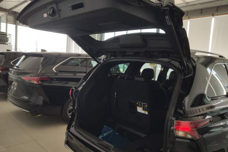 Used Toyota Granvia 2024 2.5L Hybrid Prestige PLUS Four-Wheel Drive Version
