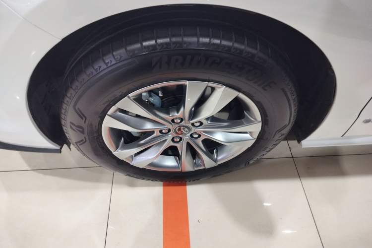 Used Toyota SIENNA 2024 2.5L Hybrid Comfort Edition Left Front Wheel Hub