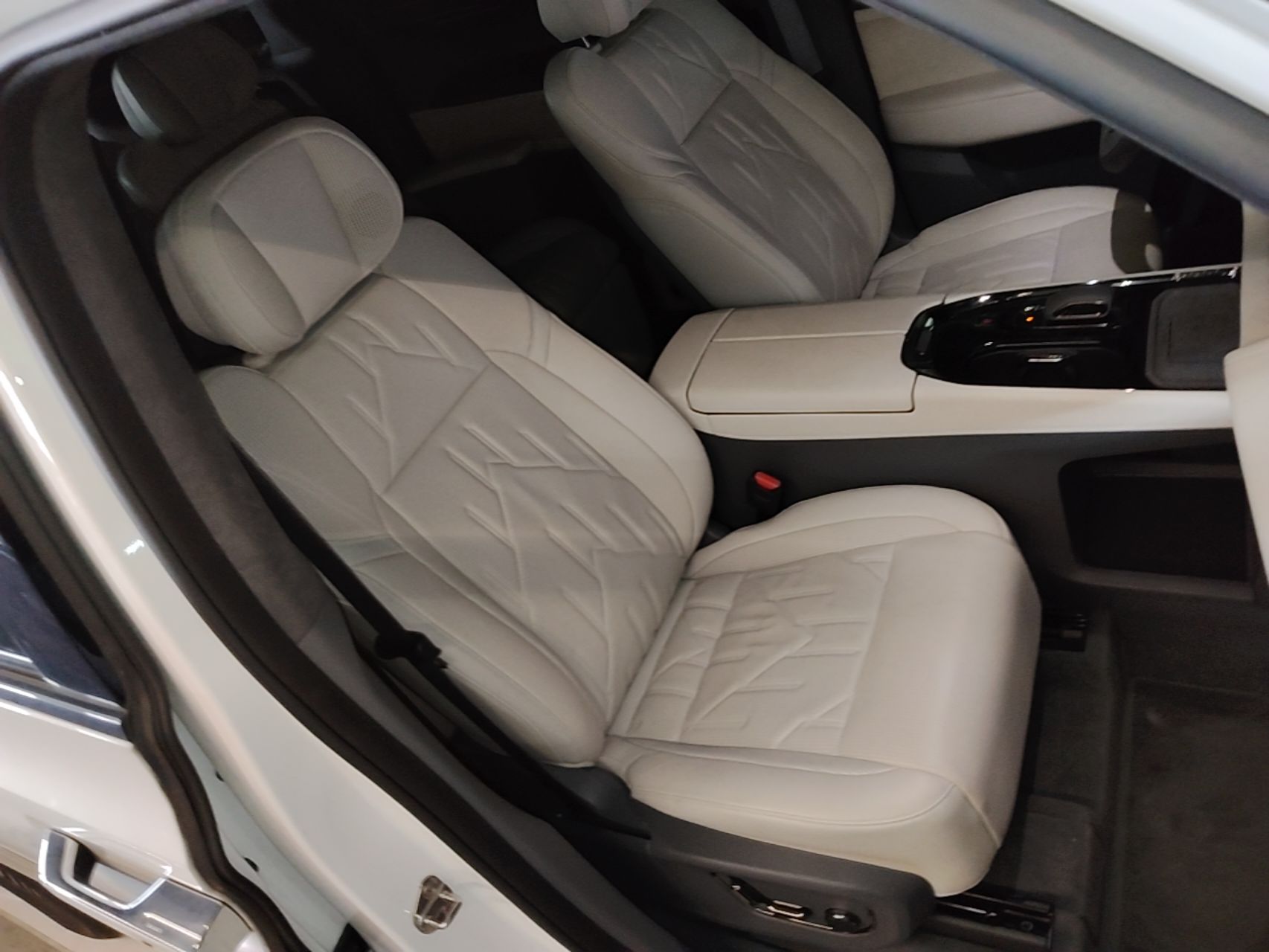 Zeekr 009 2024 7-Seater Walk-Through Version Four-Wheel Drive 108 kWh — снимка 19