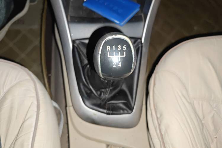 Used Baojun 630 2013 1.5L manual standard version
