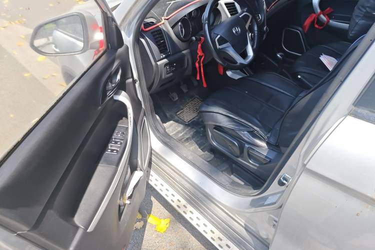 Used CHANGAN CS35 2015 1.6L Manual Luxury Model China IV Standard