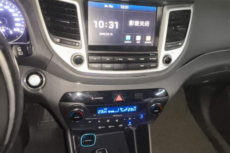Used Hyundai Tucson 2015 1.6T Dual-Clutch Two-Wheel-Drive Smart Model Audio And AC Panel