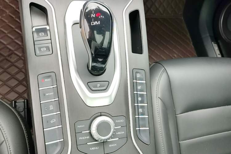 Used Wey VV5 2021 1.5T Two-Wheel Drive Color Pioneer