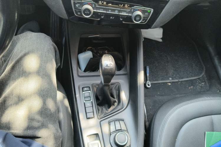 Used BMW X1 2016 sDrive18Li Premium Edition Gear Lever