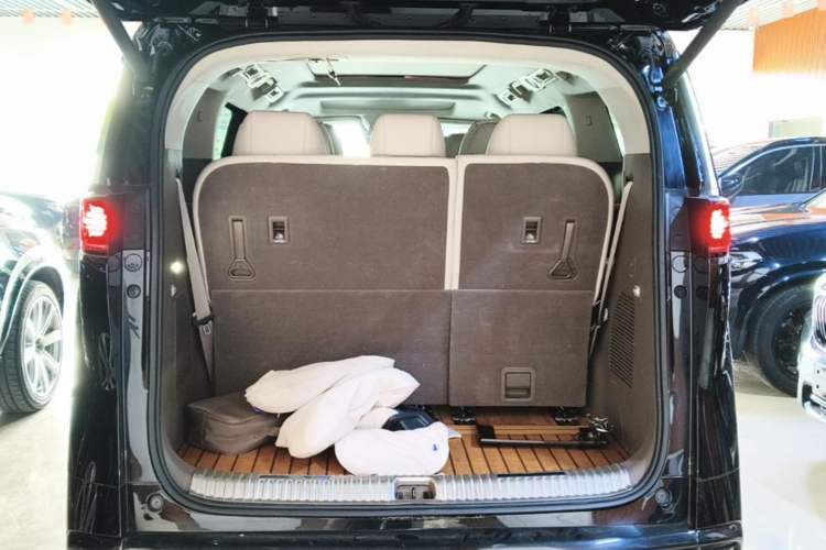 Used Denza D9 2022 DM-i 970 Four-Wheel Drive Flagship Model Trunk