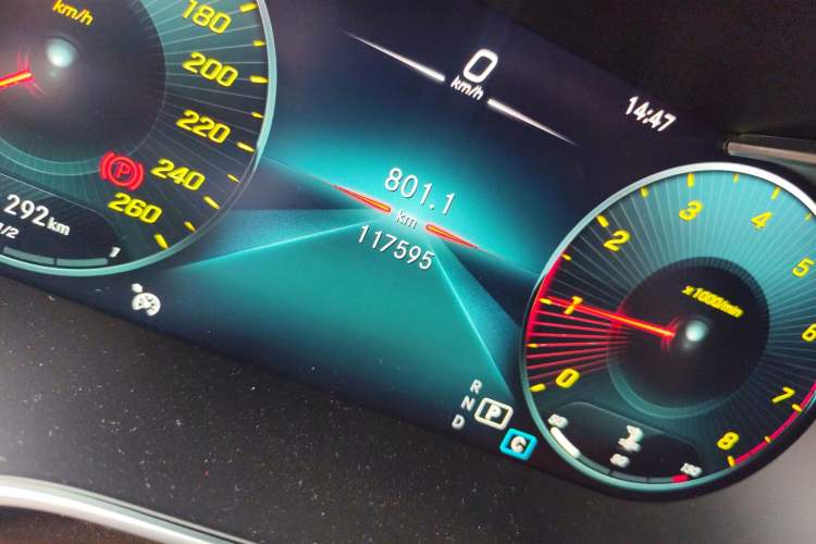 Used Mercedes-Benz GLC 2021 GLC 260 L 4MATIC Luxury Model Odometer Close Up