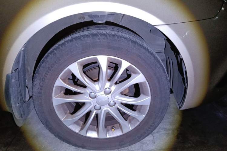 Used Geely Auto Vision 2015 1.5L Manual Elite Model Right Front Wheel Hub