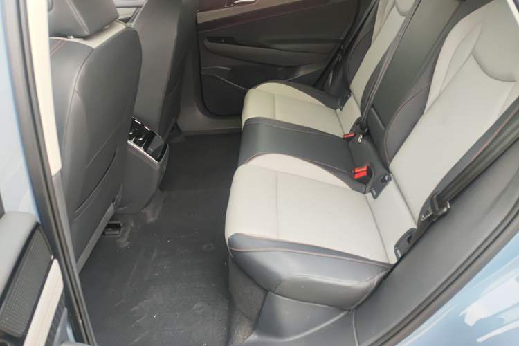 Used Volkswagen ID.7 VIZZION 2024 AIR model Left Rear Seat