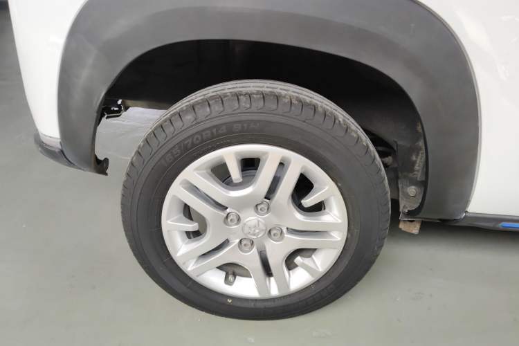 Used Venucia e30 2020 Elite Version Right Rear Wheel Hub