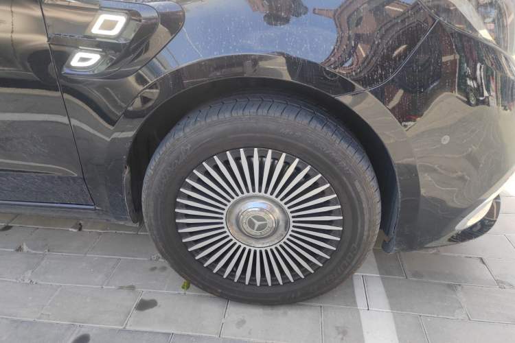 Used Mercedes-Benz Vito 2023 2.0T Elite Version 7 Seats Right Front Wheel Hub