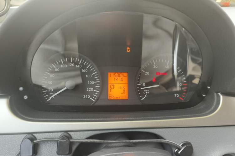 Used Mercedes-Benz Vito 2013 3.0L Elite Edition Odometer Close Up