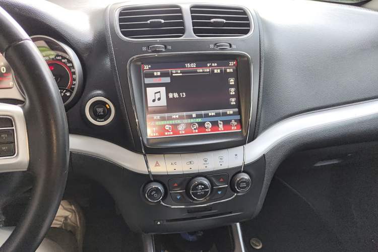 Used Dodge Journey 2013 2.4L Two-Wheel Drive Luxury Version