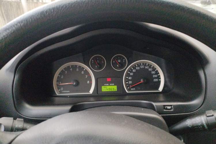 Used Huatai Santa Fe Classic 2015 2.0L Gasoline Manual Transmission Two-Wheel Drive Standard Version
