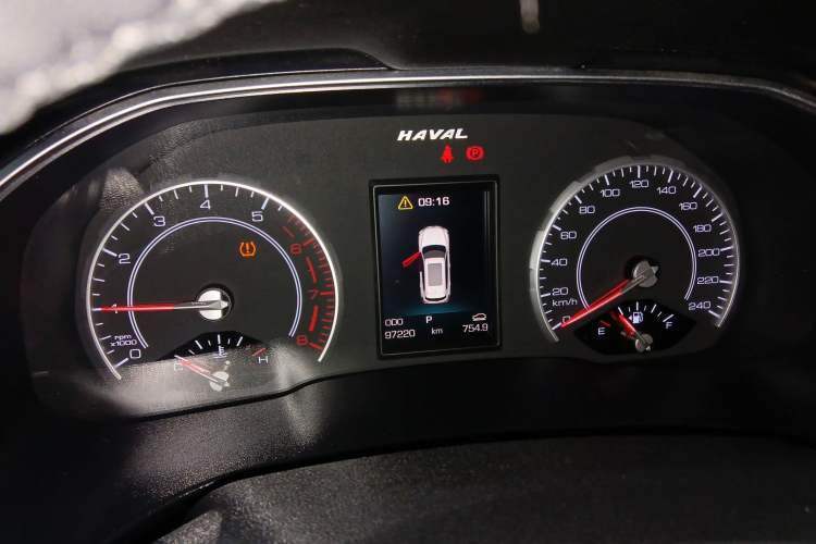 Used Haval H6 2017 Red Label 2.0T Automatic Two-Wheel Drive ZhiShang Model Instrument Cluster