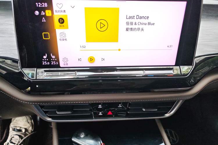 Used Volkswagen Viloran 2022 330TSI Luxury Edition Audio And AC Panel