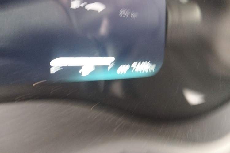 Used Toyota SIENNA 2021 2.5L Hybrid Platinum Edition Odometer Close Up