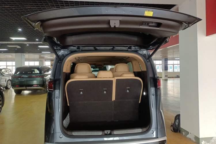 Used Denza D9 2025 DM-i Intelligent Drive 1020 Four-Wheel Drive Flagship Model