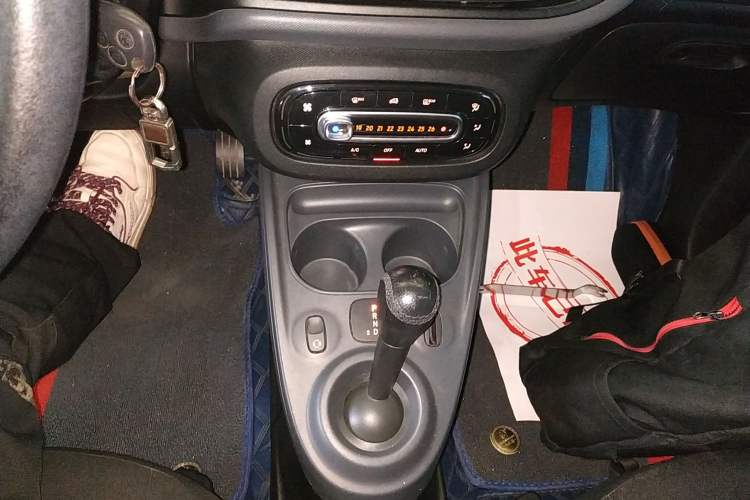 Used smart fortwo 2015 1.0L 52 kW hardtop Dynamic version