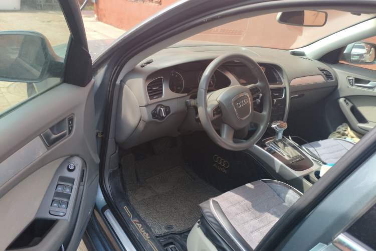 Used Audi A4L 2012 2.0 TFSI automatic standard version