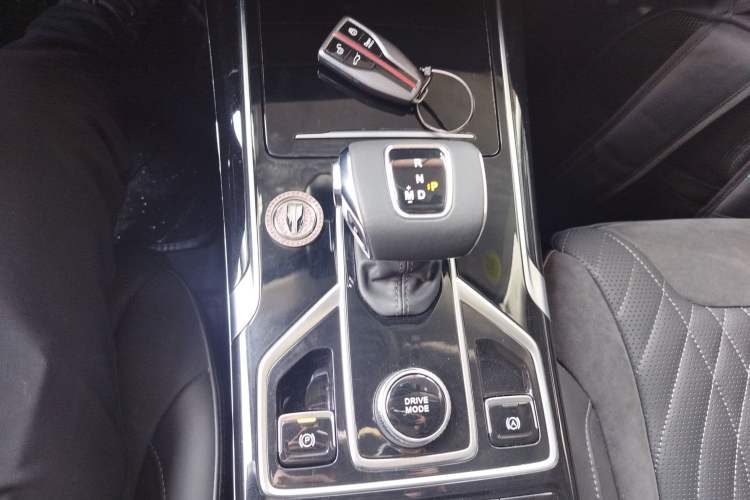 Used Hongqi HS5 2022 Facelifted Version 2.0T Smart Connect Flagship All-Wheel-Drive Edition
