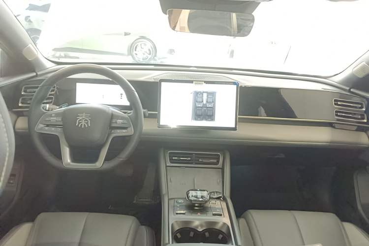 Used BYD Qin L 2025 DM-i Smart Drive 120KM Superior Model
