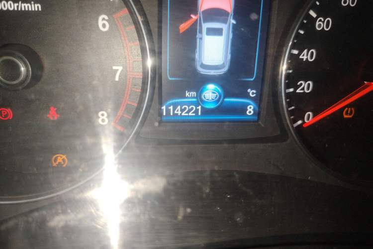 Used FAW Senya R7 2017 1.6L Manual Smart Model Odometer Close Up