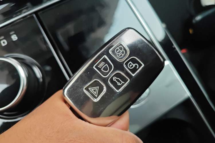 Used Land Rover Range Velar 2019 250 PS Vehicle Key