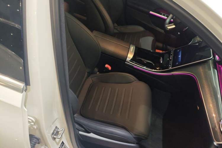 Used Mercedes-Benz C-Class 2024 Restyled C 260 L Sport Edition Right Front Seat