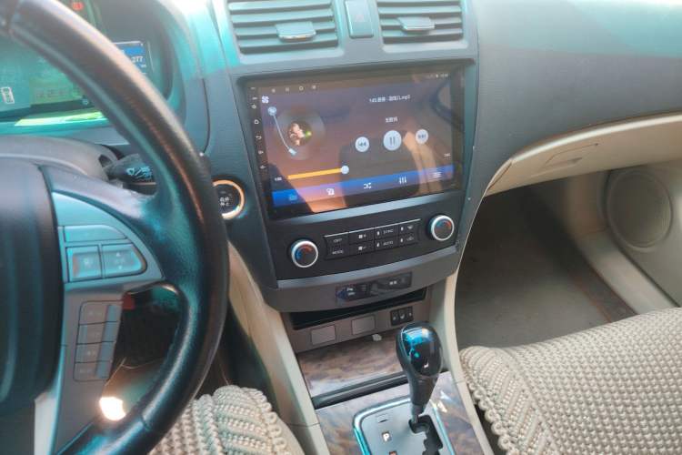 Used BYD G6 2012 1.5TID Automatic Prestige Edition Audio And AC Panel