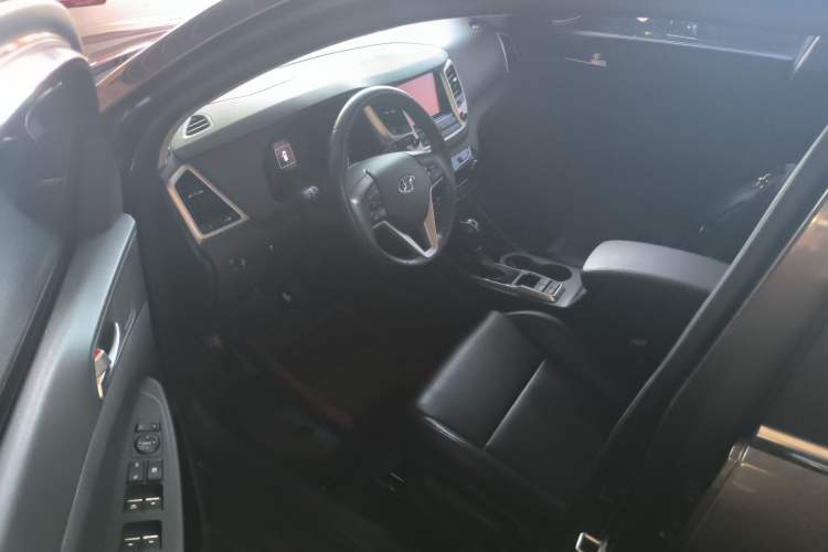 Used Hyundai Tucson 2015 1.6T Dual-Clutch Two-Wheel-Drive Smart Model
