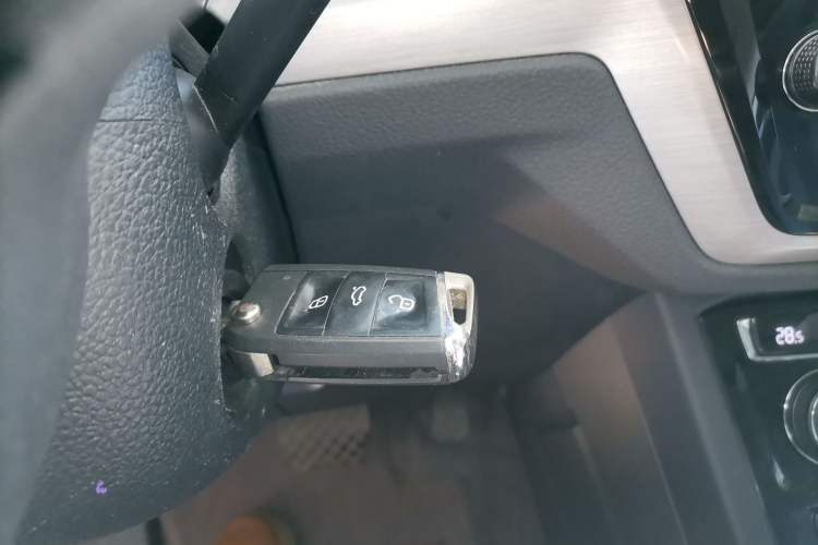 Used Volkswagen Touran 2018 Volkswagen Touran L 280TSI DSG Comfort Edition 7 Seats China V Emission Standard Vehicle Key