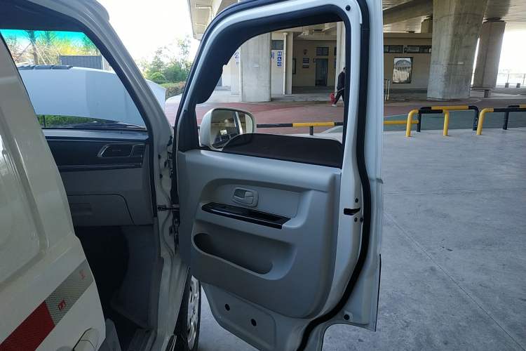 Used Jinbei New Hiace X30L CNG 2021 1.5L Natural Gas Wealth Single-Steaming Air-Conditioned Van SWCC15M