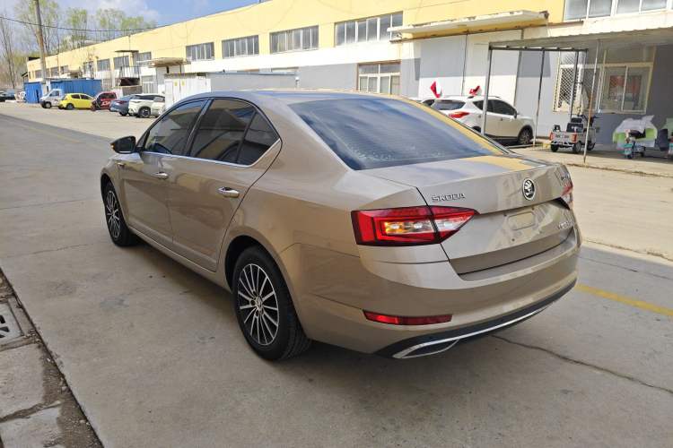 Used Skoda Octavia 2019 1.5L Automatic Luxury Edition Rear Left 45 Deg