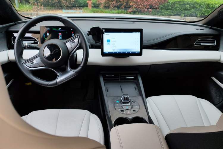 Used BYD Seal 06 New Energy 2024 DM-i 80KM Luxury Model Center Console