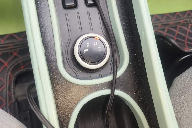 Used Wuling Hongguang MINIEV 2022 Macaron Premium Model – Lithium Iron Phosphate Gear Lever